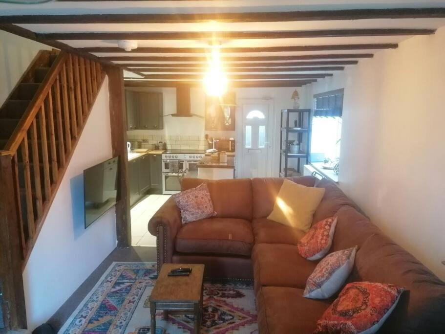 The Old Barn, Cosy Townhouse In Leominster Villa Exterior photo